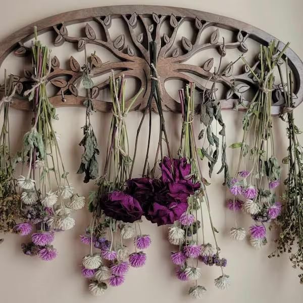 Tnstbiee Tree of Life rack is a thoughtful gift for gardeners.