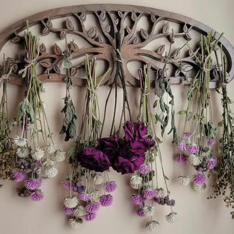 Tnstbiee Tree of Life rack is a thoughtful gift for gardeners.