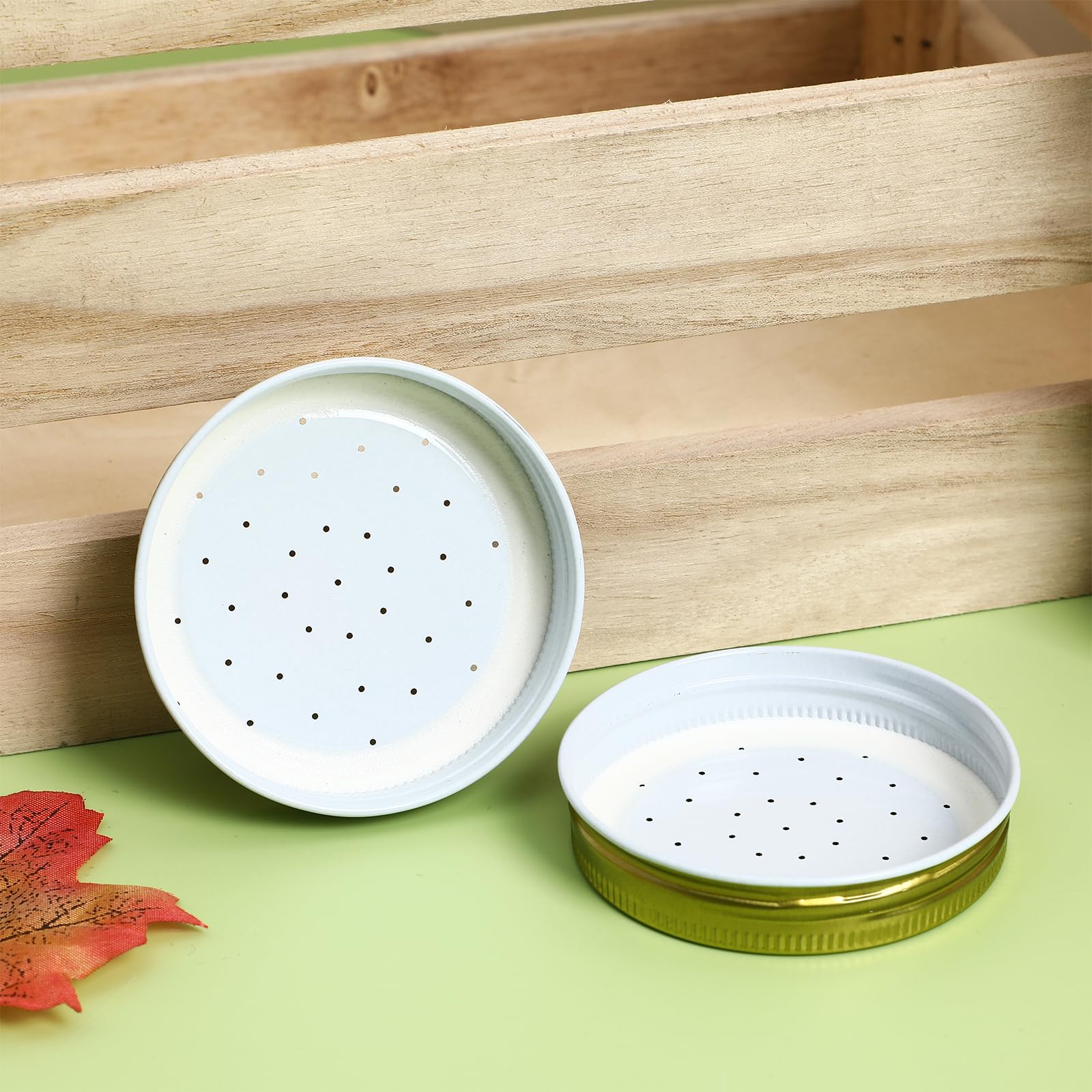Toddmomy beehive feeder set promotes tidy, spill-minimized feeding.