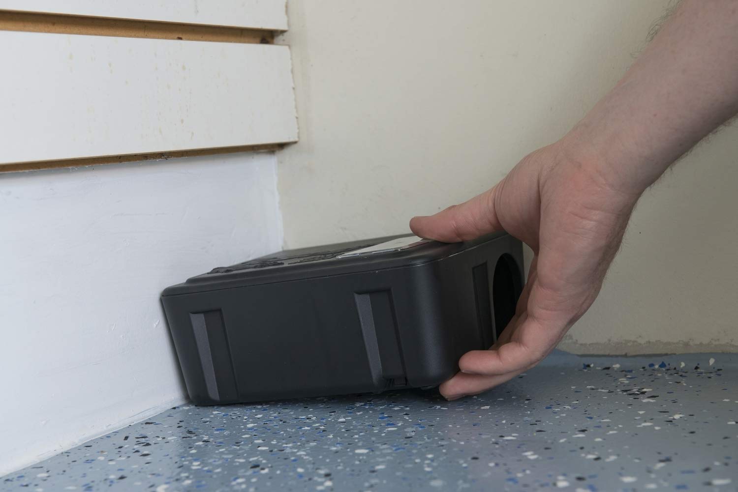 Tomcat dog-child resistant latch showcases tamper protection for households.