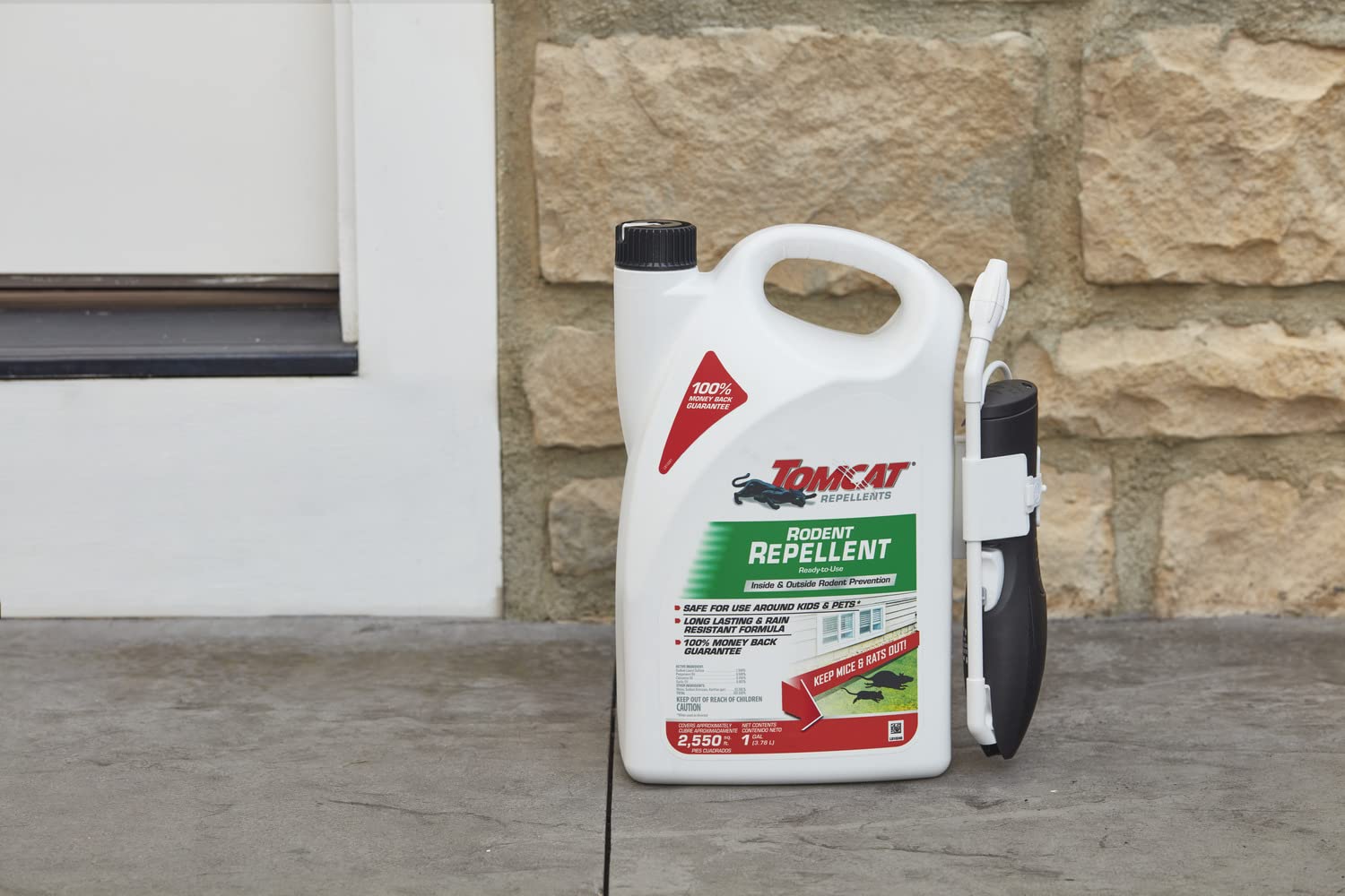 Tomcat indoors-outdoors 1-gal ready-to-use bottle covers up to 2,550 sq ft.
