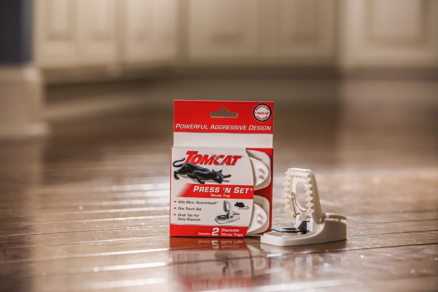 Tomcat trap in action catching a mouse safely