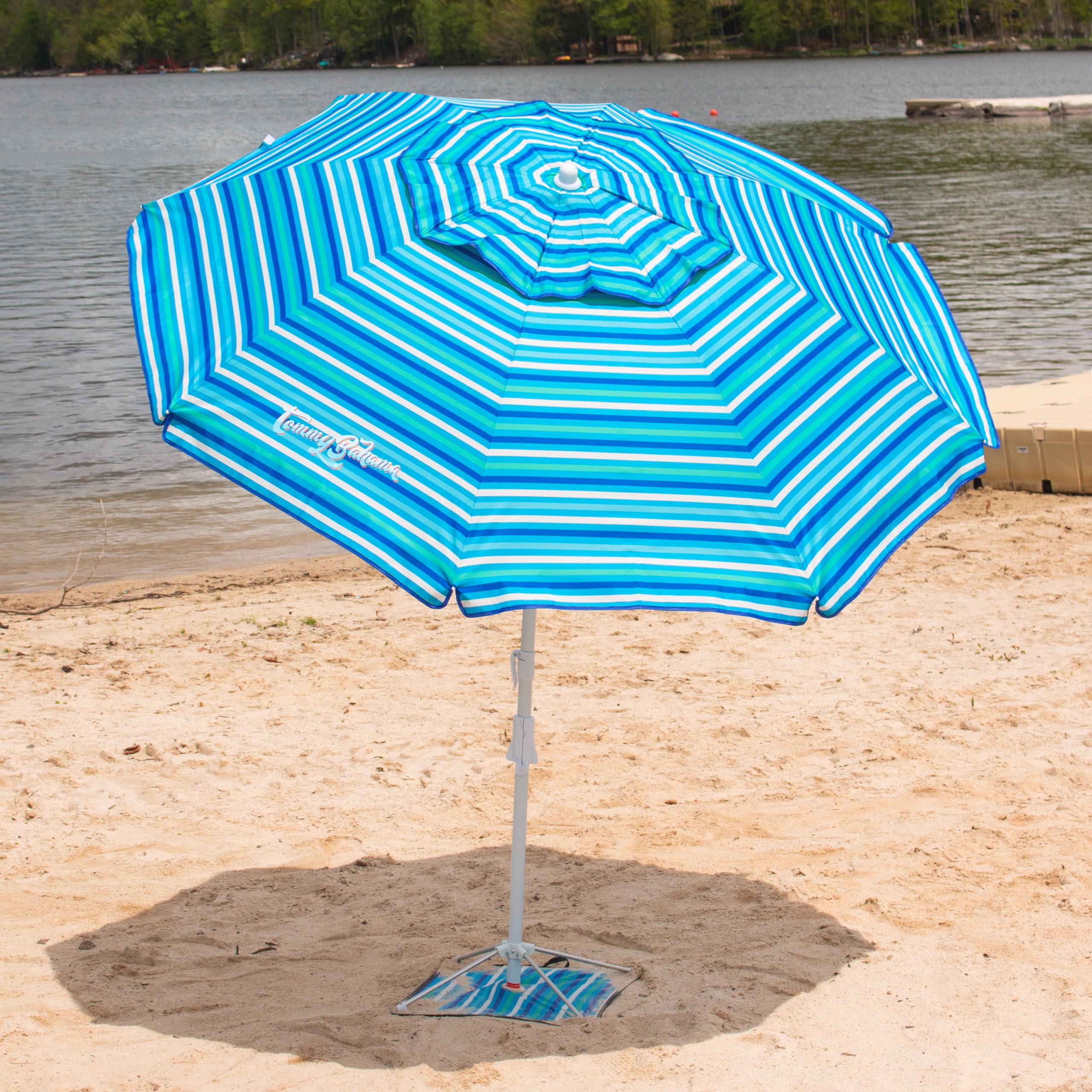 Tommy Bahama AnchorX wind vents improve airflow during breezy beach days.