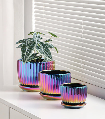 Ton Sin indoor-outdoor saucer set helps protect surfaces.