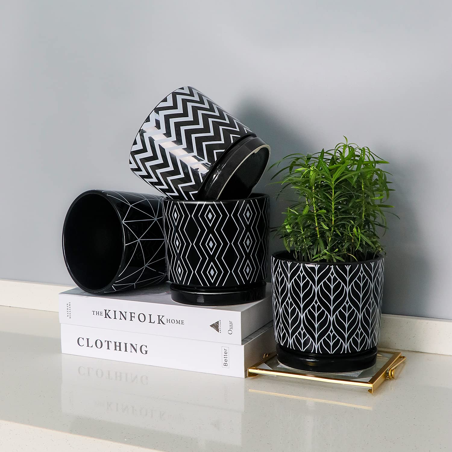 Ton Sin four-pack planter set with modern silhouette for home decor.