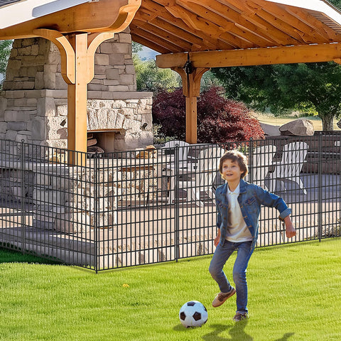 Toolterritary border and patio fence adds a modern landscape touch.