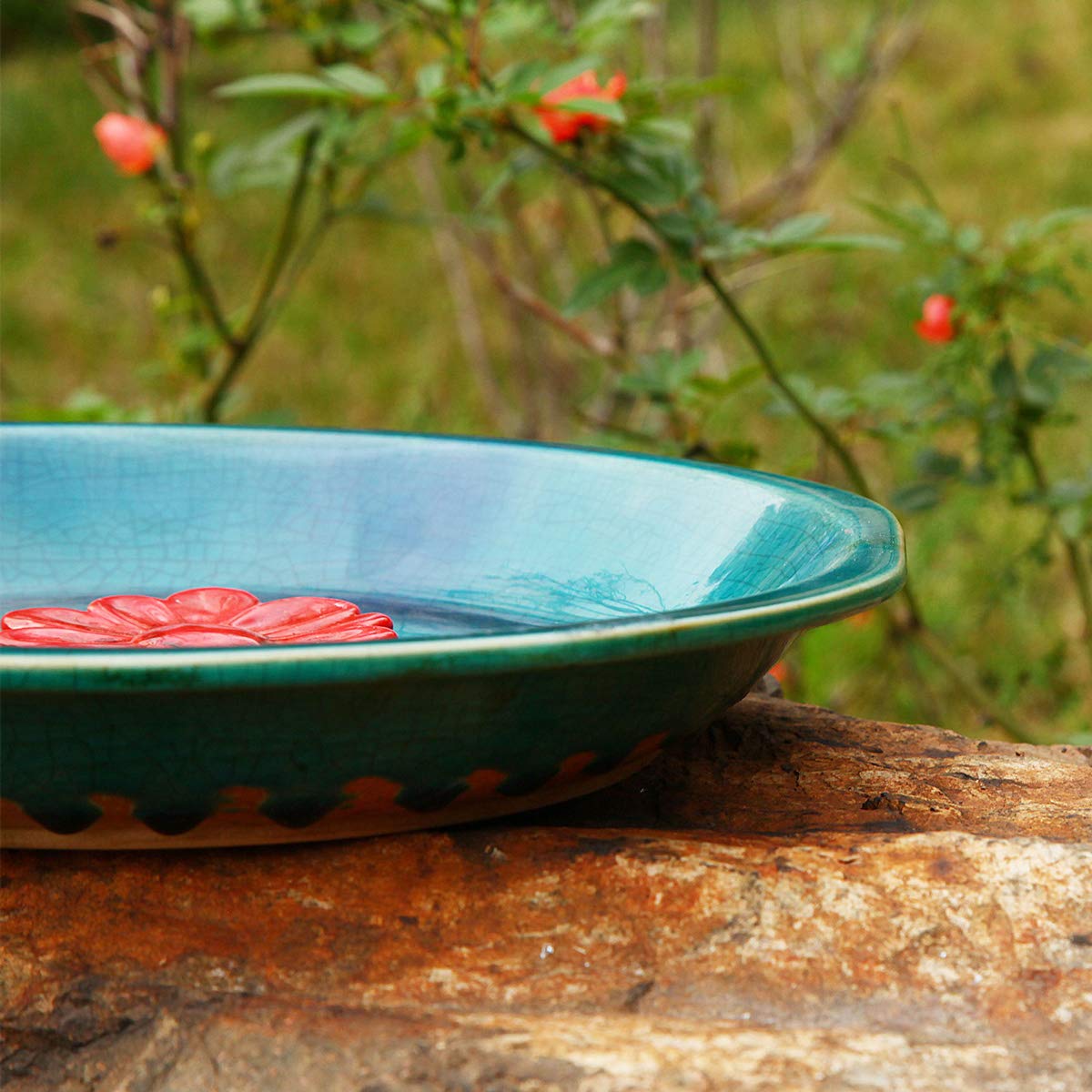 Topadorn Birdbath low-height design creates a natural water pool for ground birds.