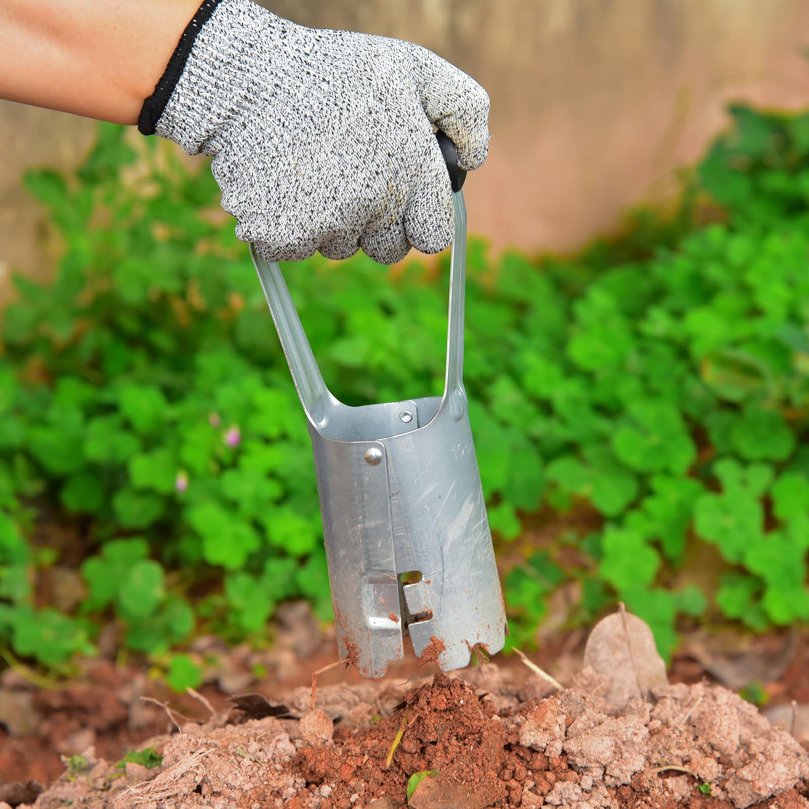 Toresano Bulb Planter ergonomic handle for comfortable use.