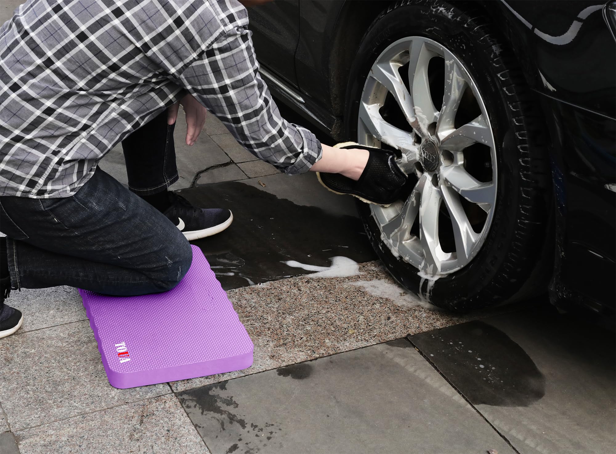 TOUA kneeling pad ideal for yoga and home workouts.