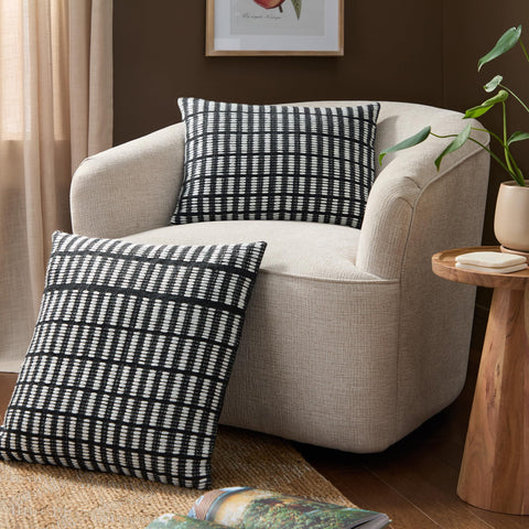 Town & Country Terra Alara removable insert shows easy refreshability for comfort.