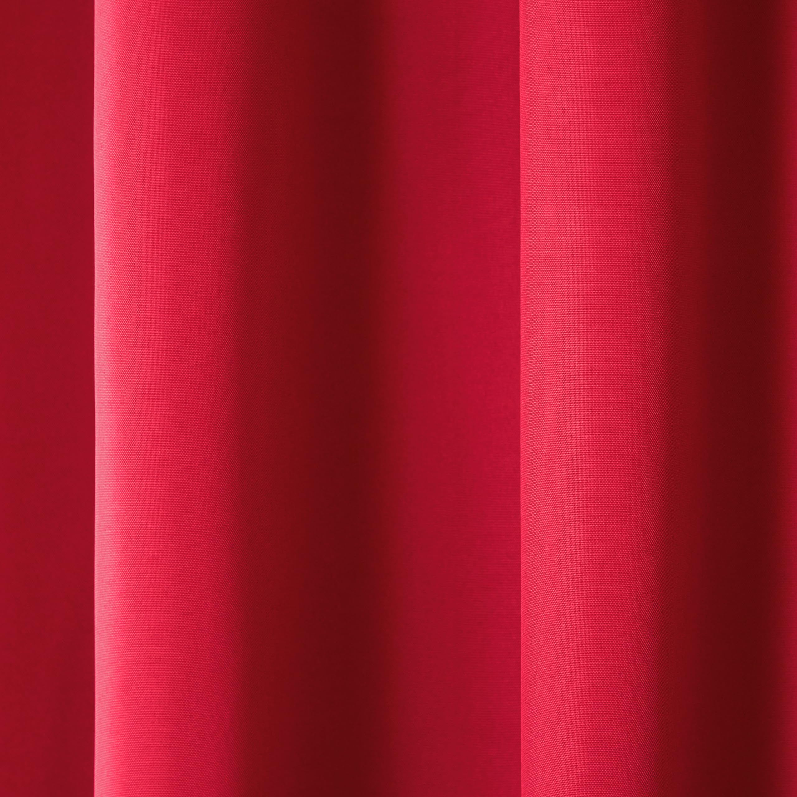 Town & Country Basics light-filtering opacity lets in natural light while maintaining privacy.