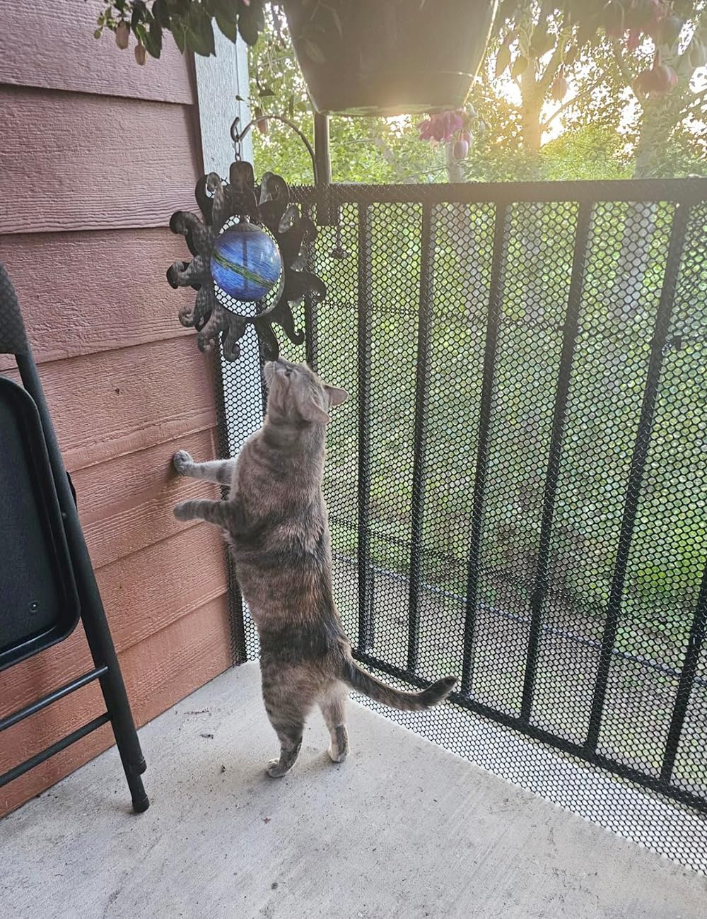 TOYPOPOR 0.4 inch aperture helps deter intruders.