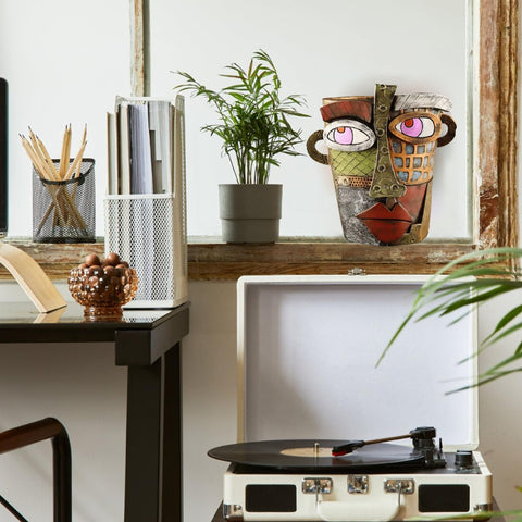 TOZLU eye-catching planter doubles as wall or ceiling hanging decor.