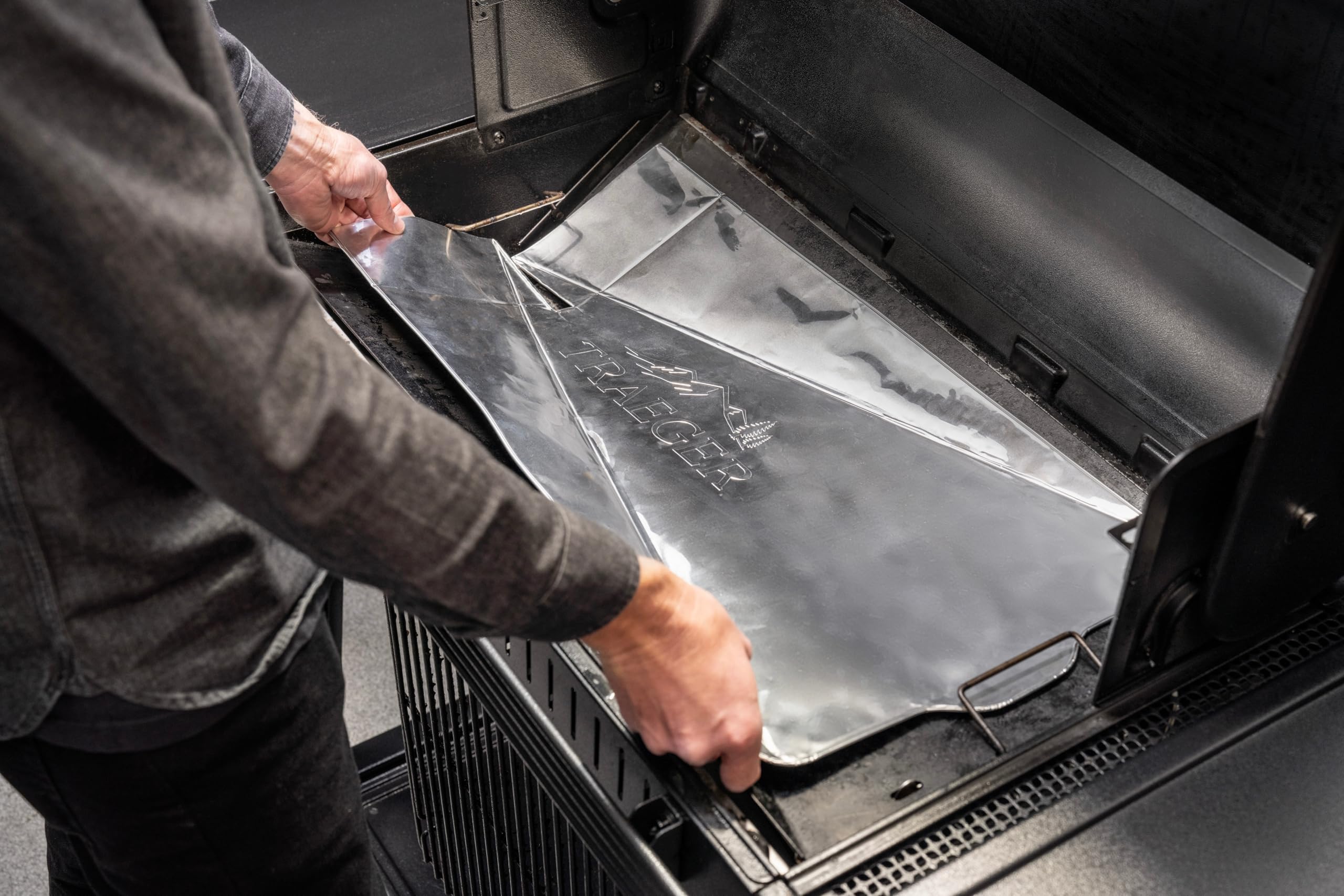 Disposable five-pack keeps grilling simple with fast cleanup.