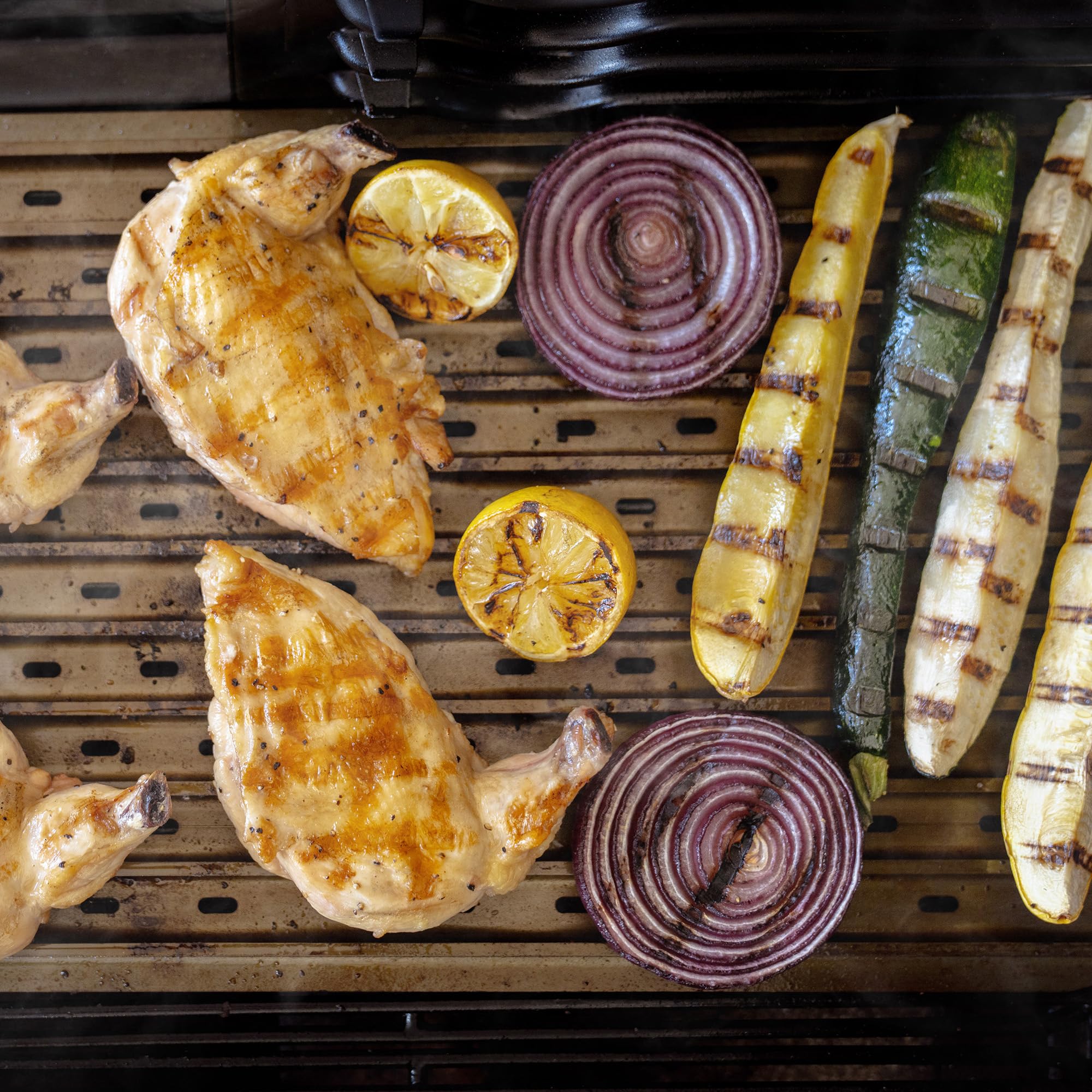 Traeger ModiFIRE supports 475°F searing for optimal browning.