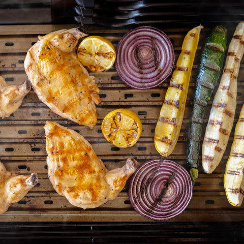 Traeger ModiFIRE supports 475°F searing for optimal browning.