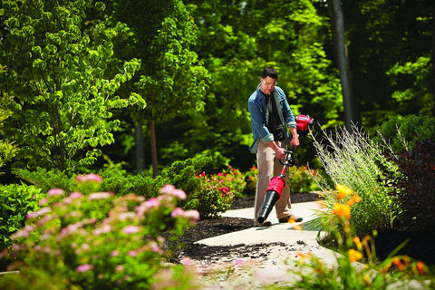 CB720 enables quick leaves and debris blowing for outdoor spaces.