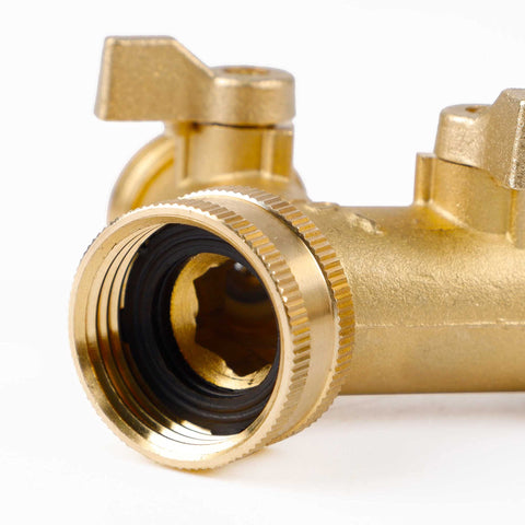 Triumpeek 3/4-inch connection brass splitter ready for standard hoses.