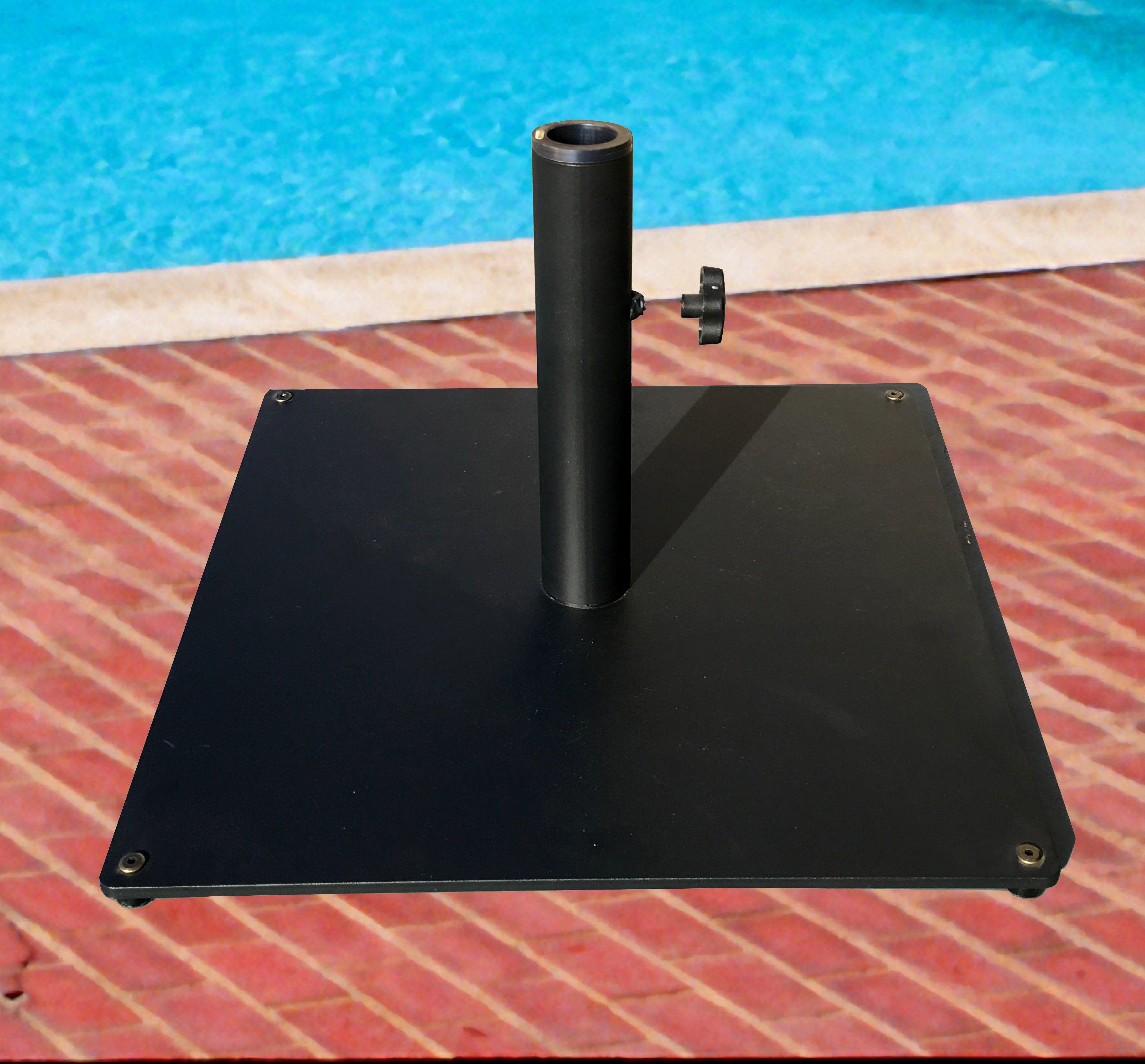 Tropishade base under-table clearance demonstrates practical use