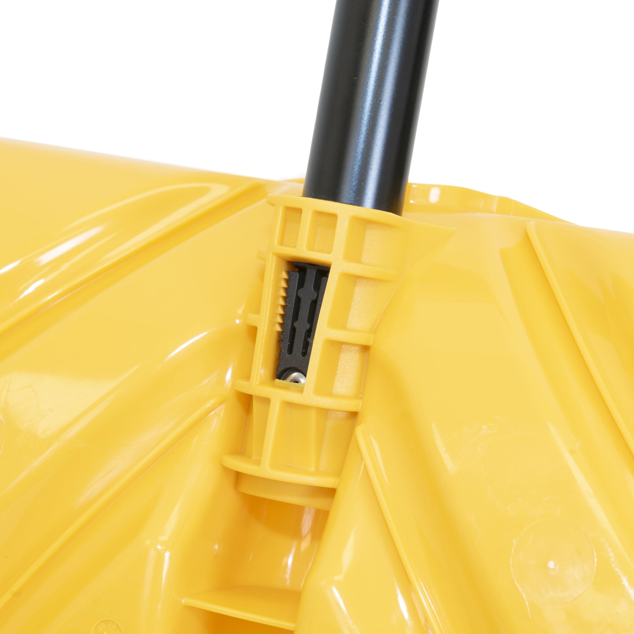 True Temper quick-connect attachment enabling fast assembly