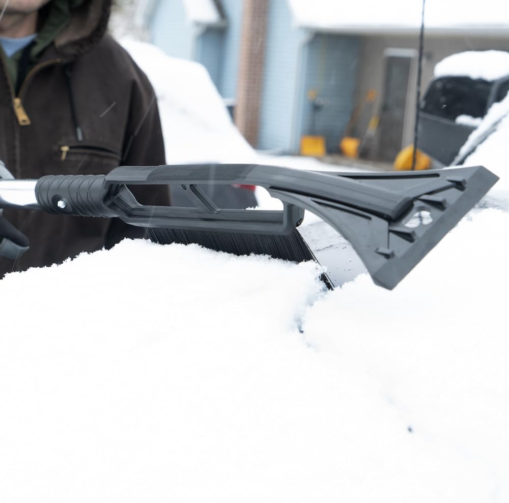 Compact storage design of True Temper shovel fits in tight spaces.