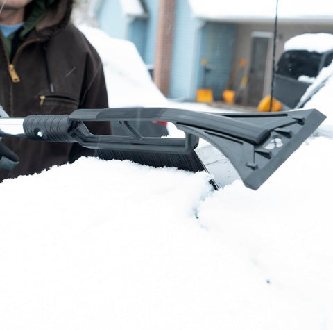 Compact storage design of True Temper shovel fits in tight spaces.