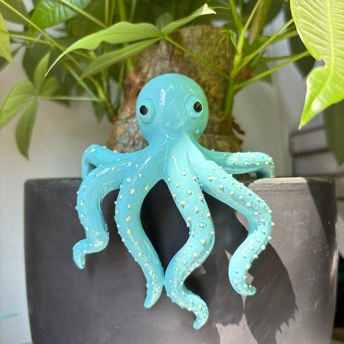 TSCVPJL octopus hugger decor for flower pots, adding playful charm.