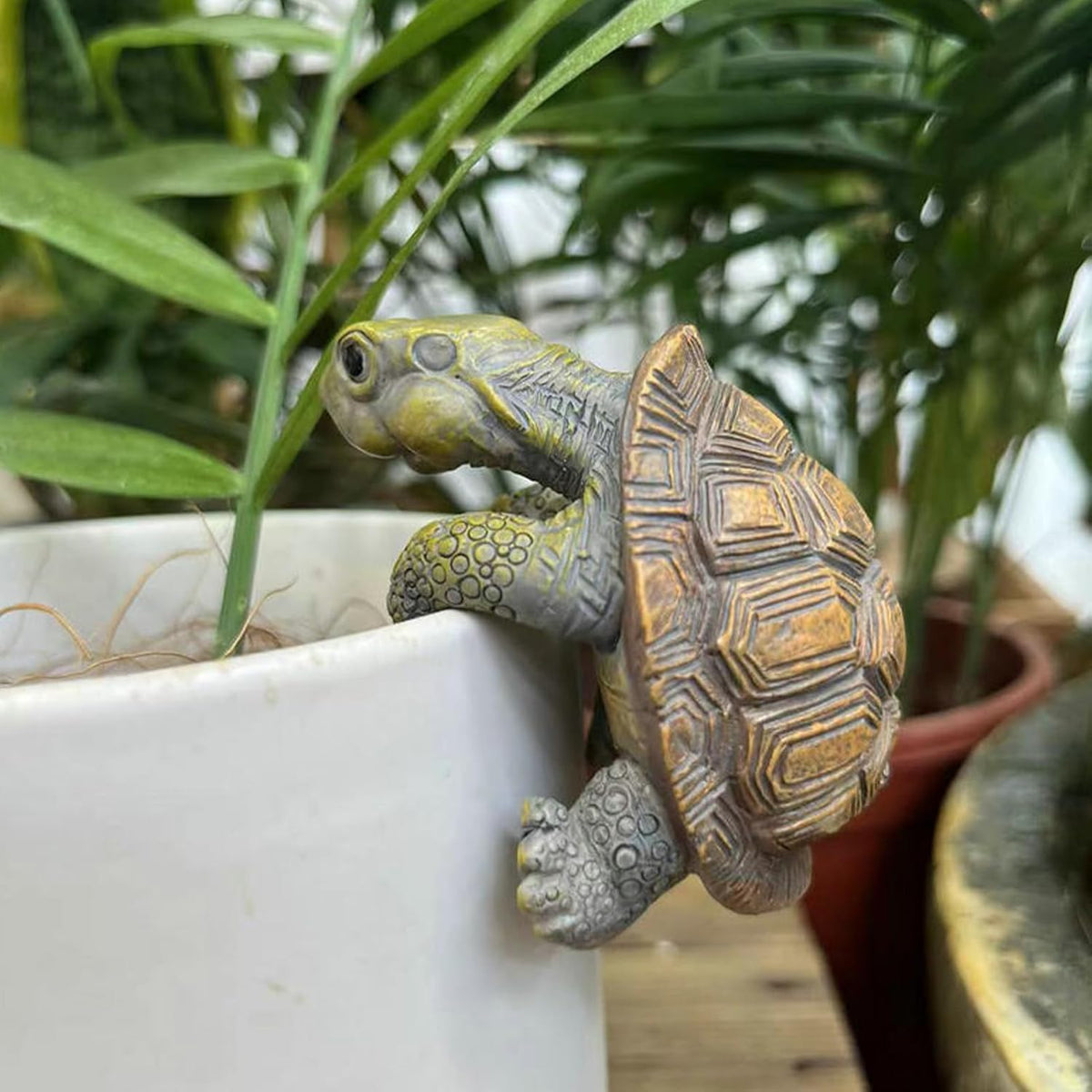 TSCVPJL Cute climbing tortoise flower pot hugger adds playful charm to pots