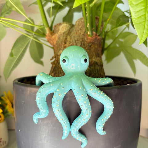 TSCVPJL porch-edge octopus decor for garden displays.