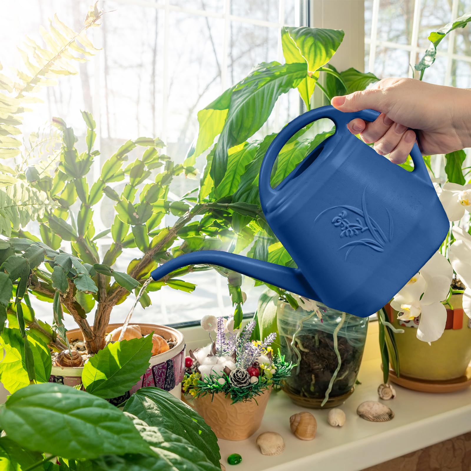 TTAOE GN blue watering can for indoor and outdoor use.