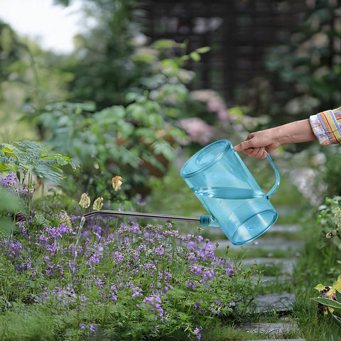 TTAOE GN leak-proof design minimizes spills during watering tasks.