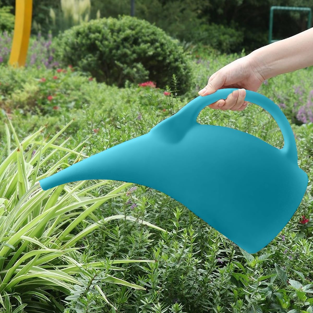 TTAOE GN open-top blue watering can for quick, spill-free filling.