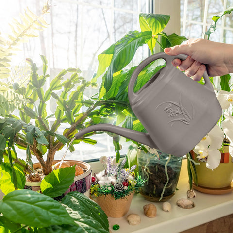 TTAOE GN coffee-color watering can with an ergonomic handle for easy use.