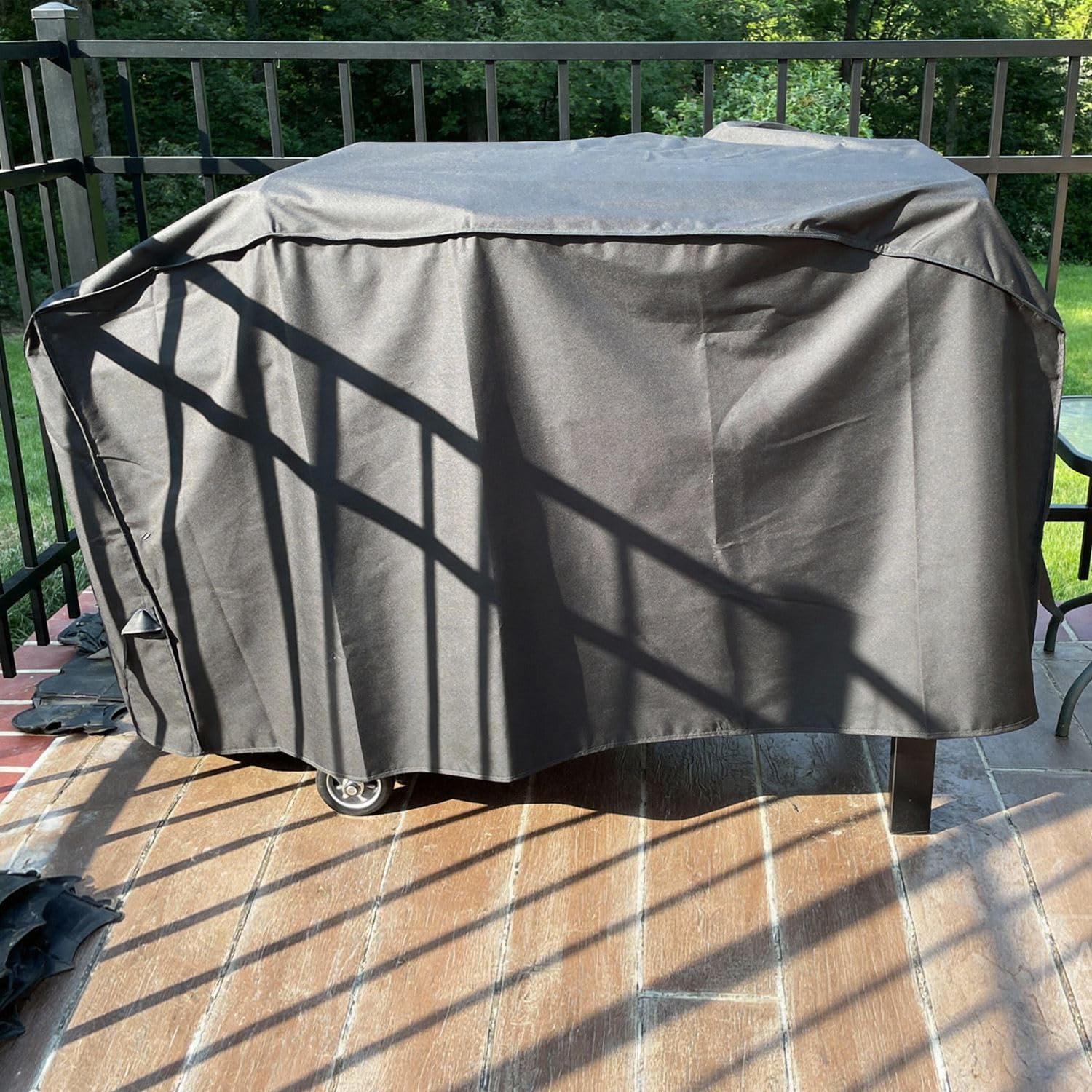 TURLIOARN Outdoor grill cover resists water, dirt, and weather for long-lasting use