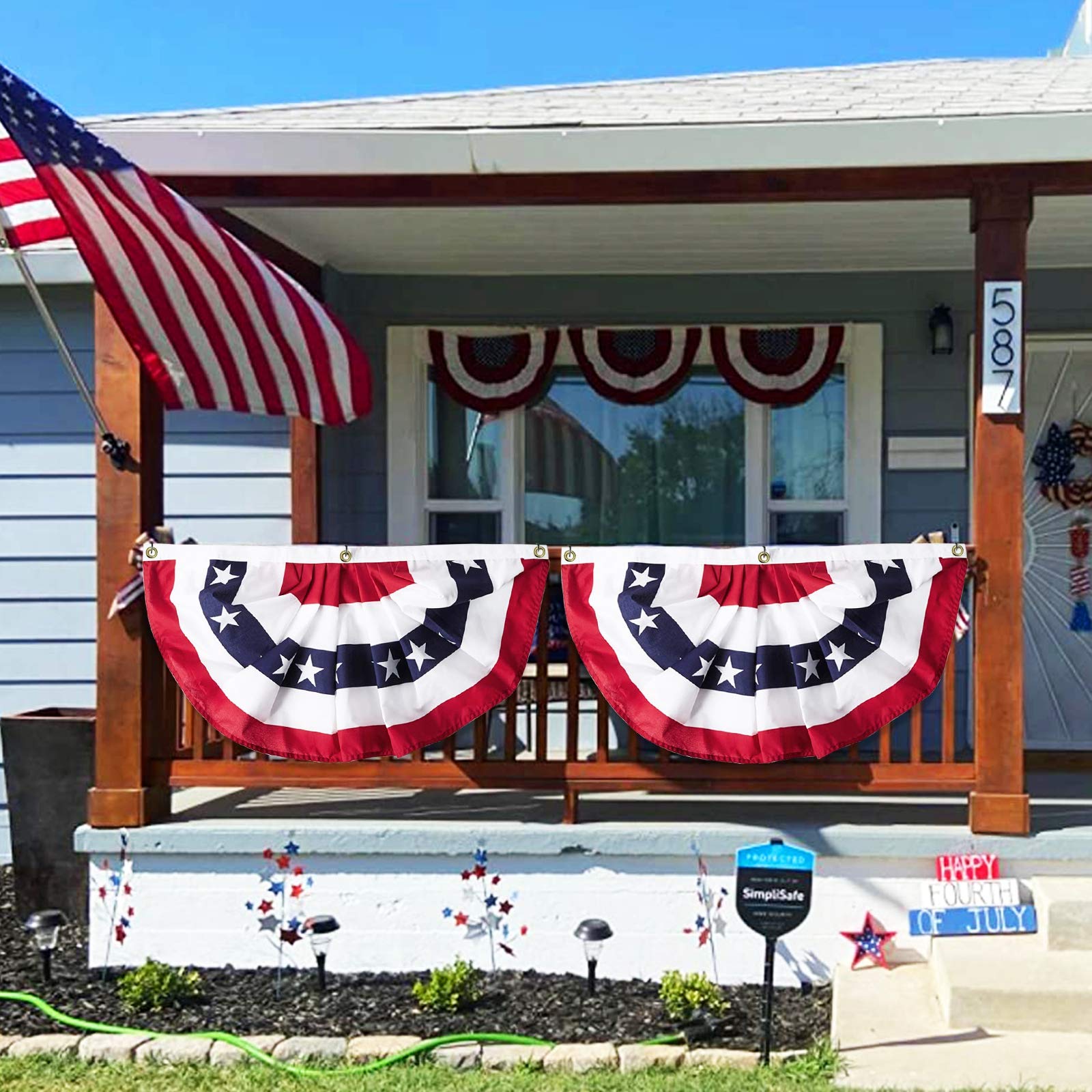 TURNMEON 250th anniversary banner creates festive atmosphere for gatherings.