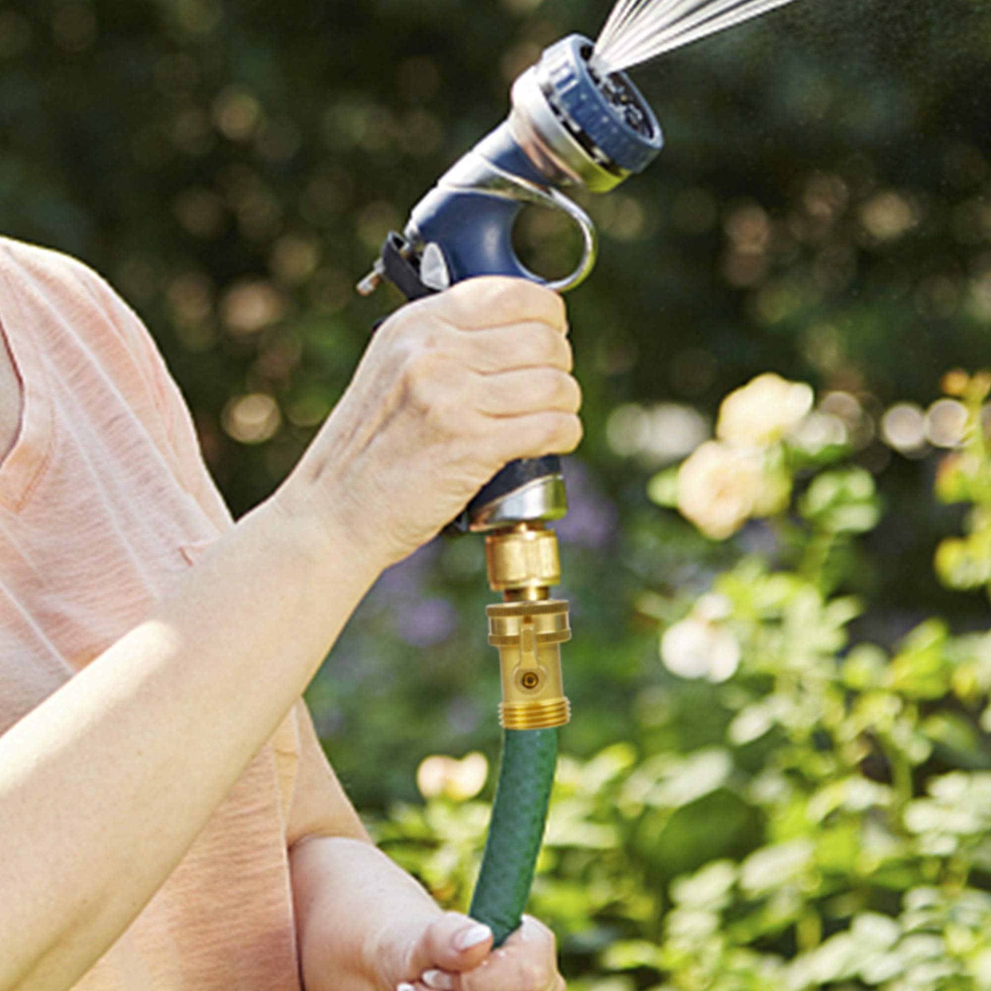 Twinkle Star swivel connection enables secure attachment to 3/4-inch hoses and accessories.