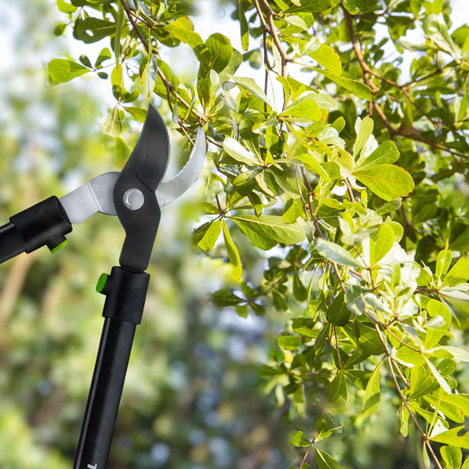 Twocorn foam grip adds comfort and better control during long pruning sessions.