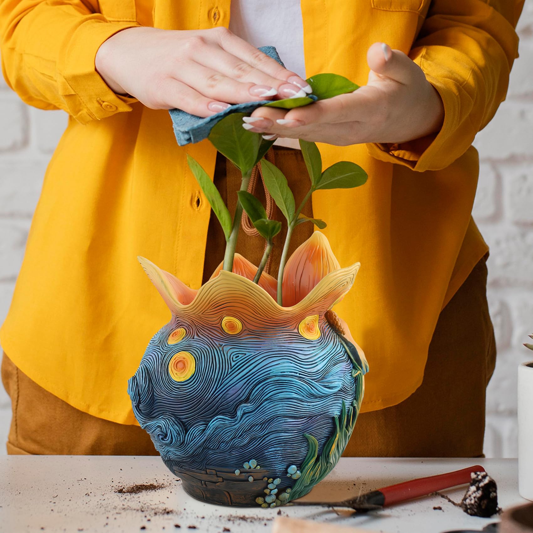 Close-up of U WONDERFUL Starry Sky pot showing detailed hand painting