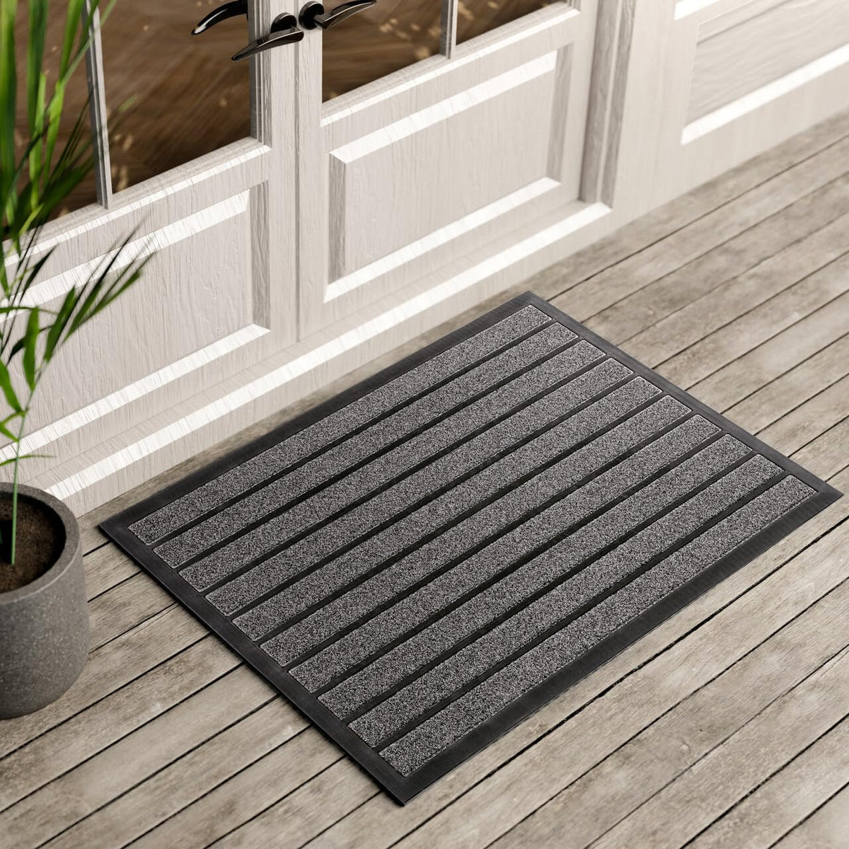 UBDYO Extra Durable Door Mat dirt trap keeps entryways clean.