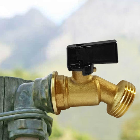 Uenede quarter-turn operation enables quick shutoff during watering tasks.