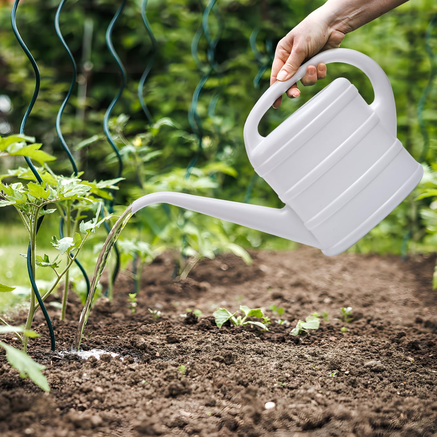 UFANME compact design fits on shelves for indoor gardens.