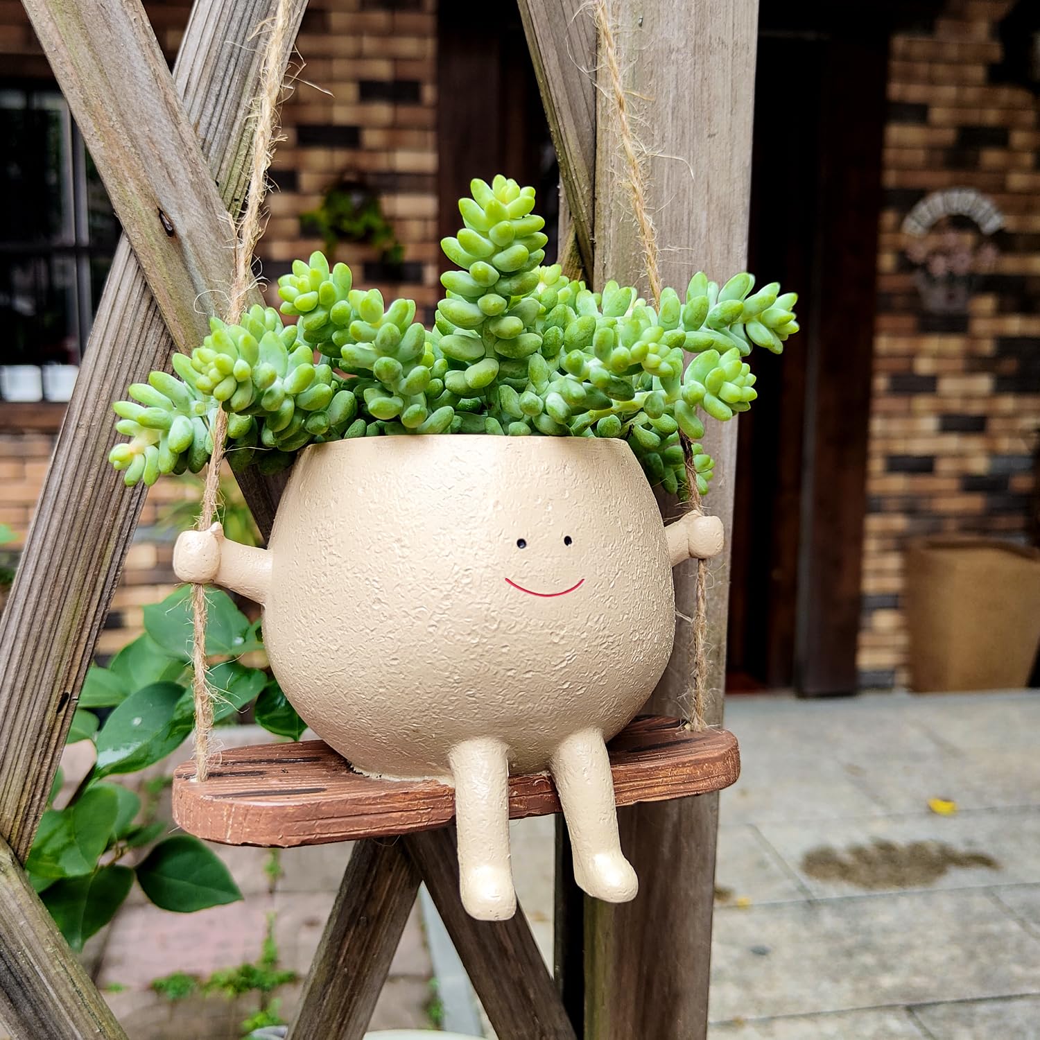 UMESONG head planter complements succulents beautifully.