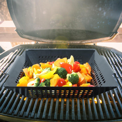 UNCO grill basket sturdy side handles for safe transport.