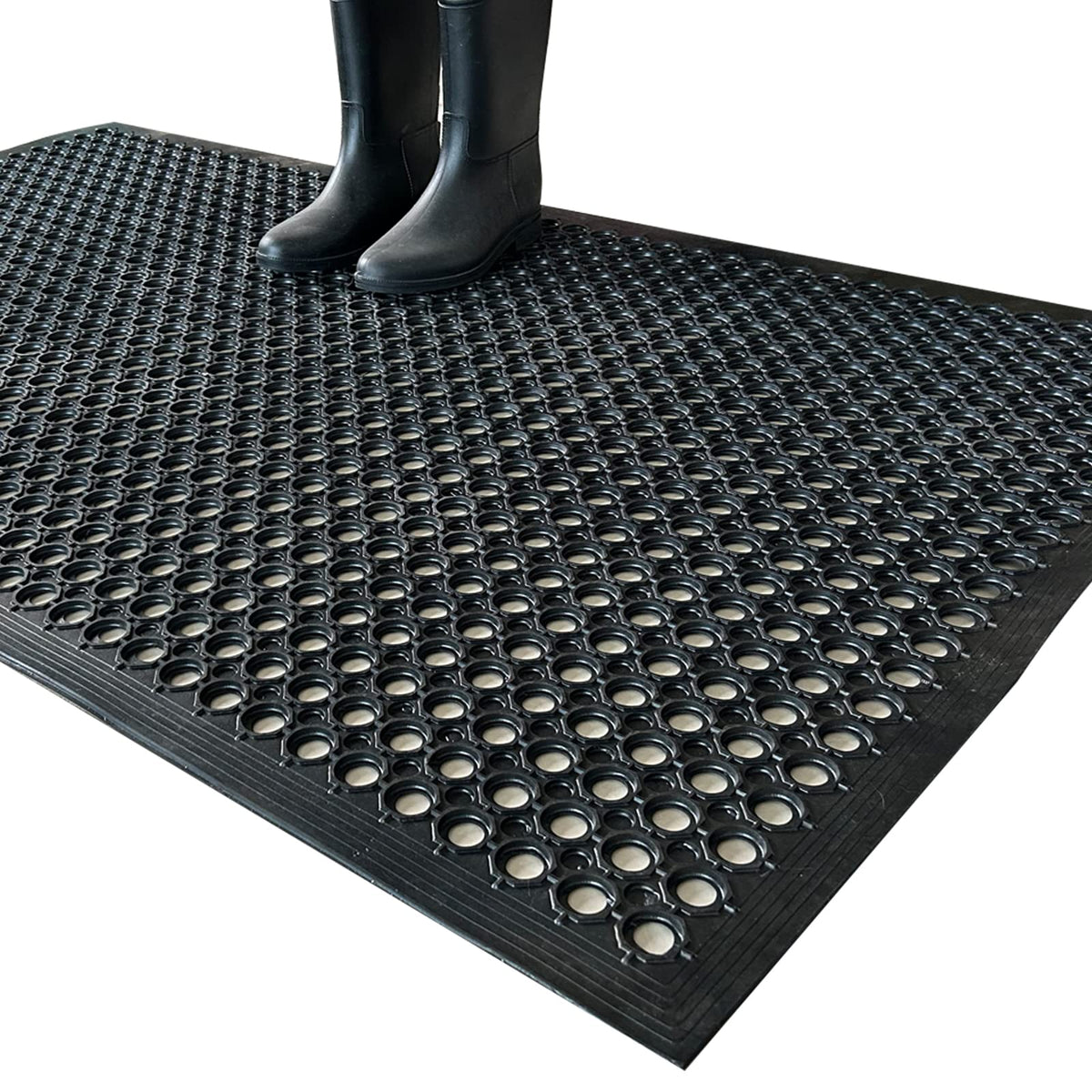 Uniboho anti-slip entrance mat keeps feet safe in wet conditions