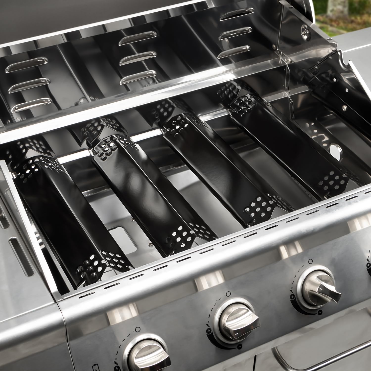 Easy tool-free installation and simple cleaning between cooks.