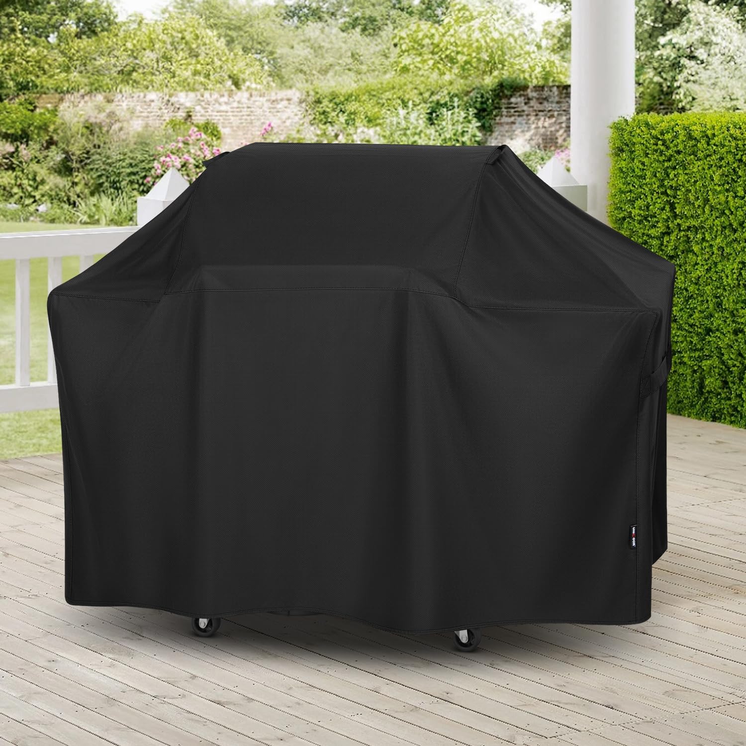 Unicook fade-resistant polyester fabric protects grill from sun fade.