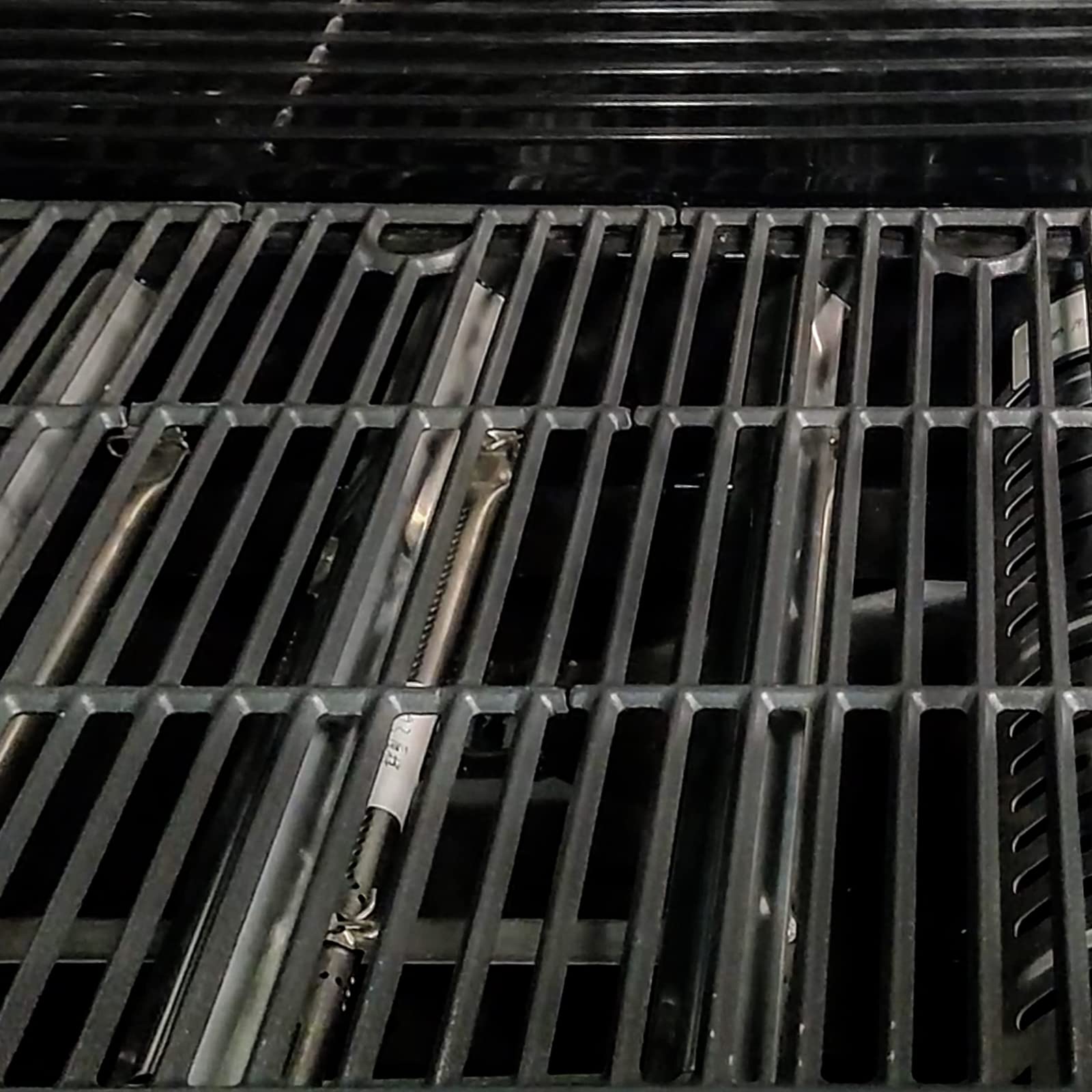 Sculpted to fit Char-Broil 17-inch grids for a snug, stable setup.
