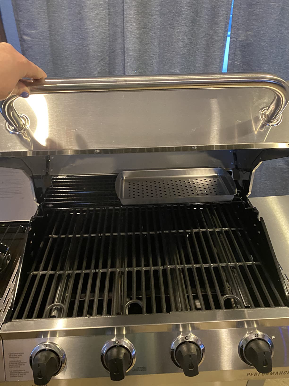 Rugged design withstands outdoor grilling and frequent cleaning without warping.