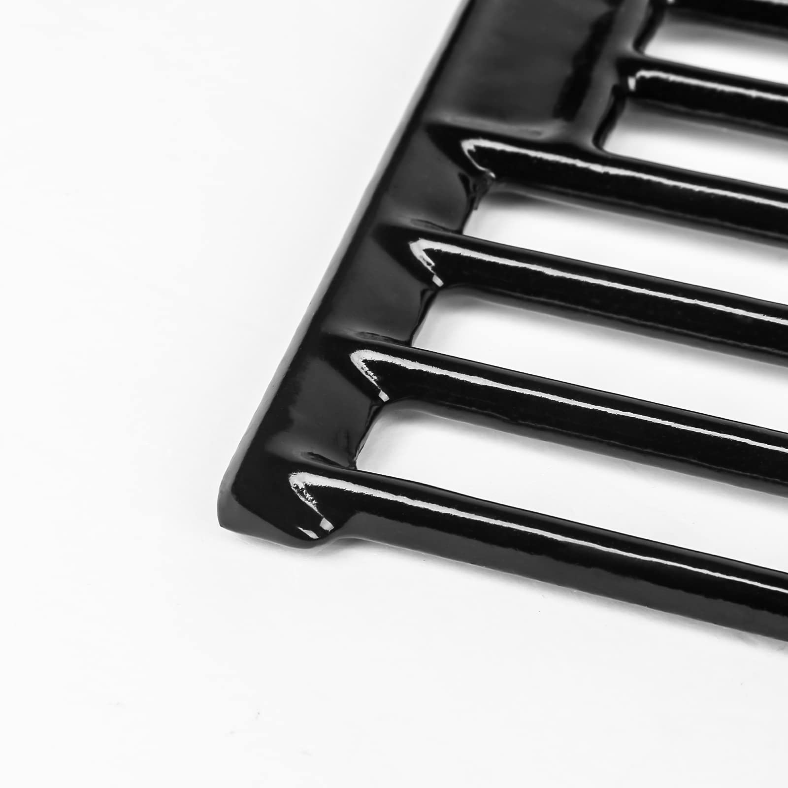 Uniflasy heat retention promotes even cooking and clear grill marks