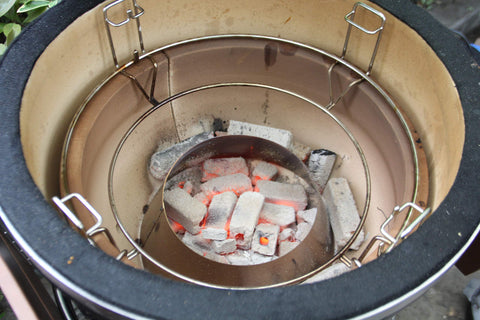 Compatible with Weber and other 22-inch kettles for versatile setups.